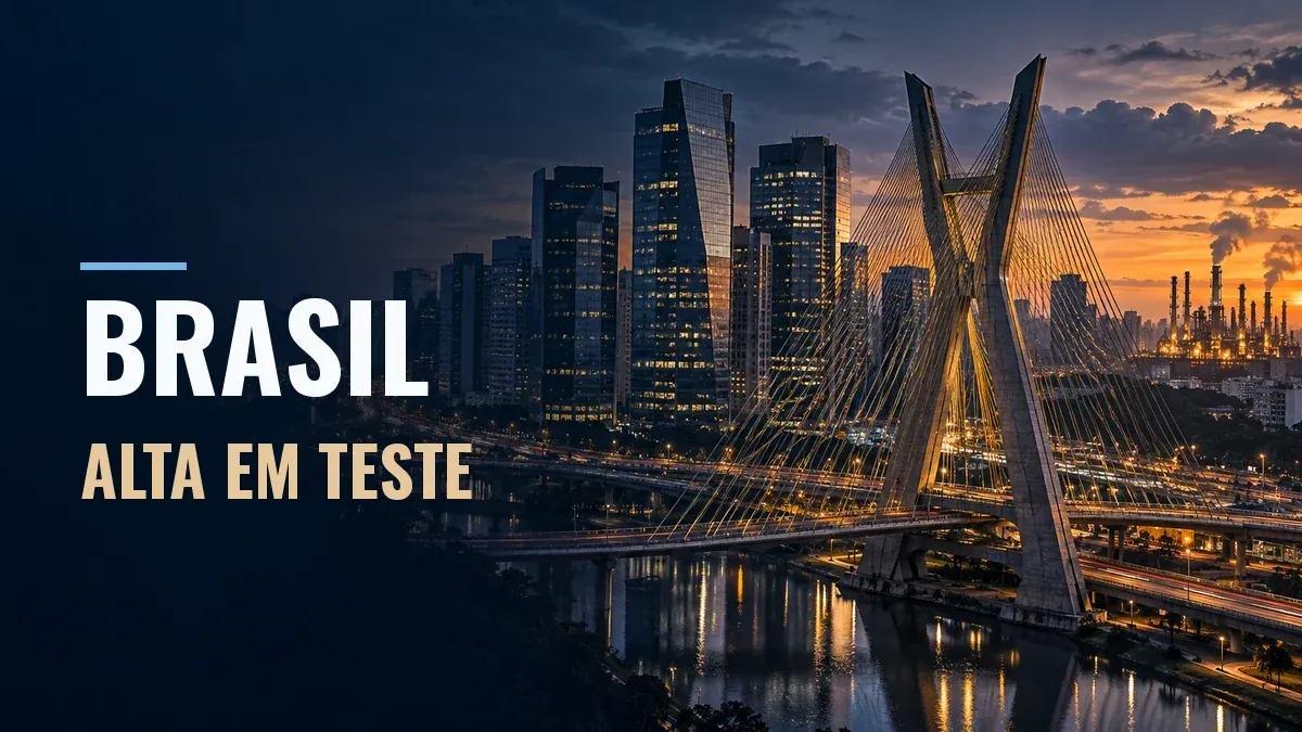 Composição com a ponte estaiada e edifícios de São Paulo ao entardecer, com instalações de energia ao fundo.